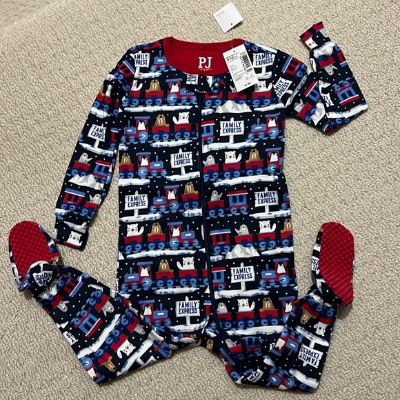 NWT - Train and animals one piece footed pjs.  Size 9-12 months. - Picture 1 of 5